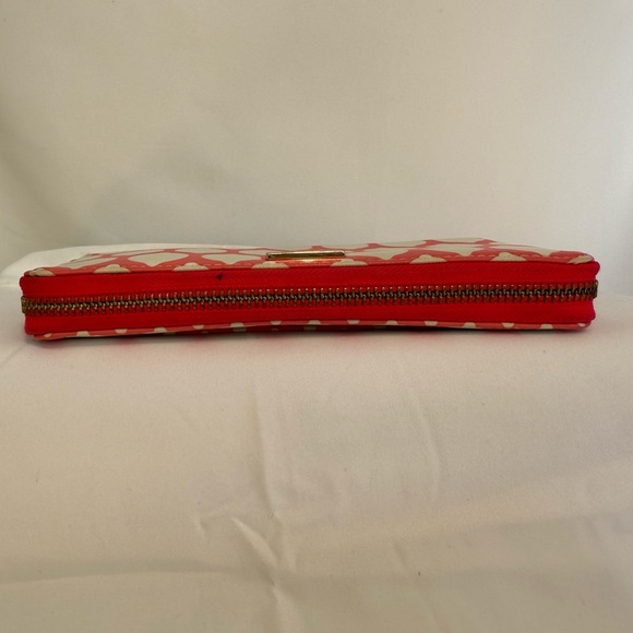 Kate Spade New York Zip Wallet – Hot Pink & White Pattern - Picture 7 of 8